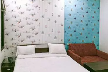 Hotel Leisure Palace By Wb Inn