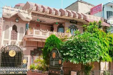 فندق Natraj Palace
