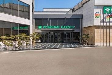 هتل Wyndham Garden Baku