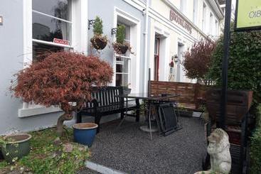 צימר Lawnswood Guest House