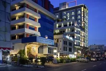 בית מלון כפרי Gajahmada