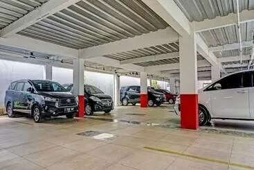 Szálloda Oyo 91812 Nh Kost Syariah