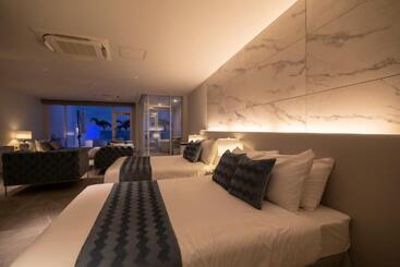 בית מלון כפרי Ronsard Resort Irabu