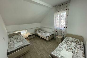 هاستل Bishkek Backpackers