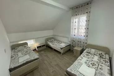 ユースホステル Bishkek Backpackers