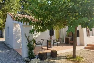 Majatalo Sous Les Chênes