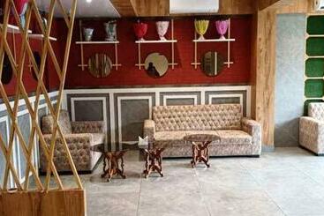 هتل Adiraj Residency