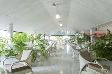 Otel Equator Village Resort
