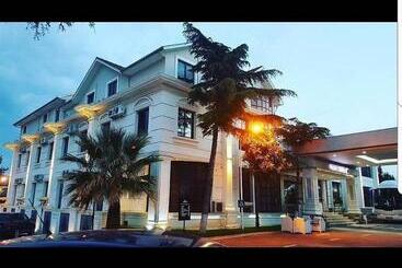 בית מלון כפרי Univers Resort