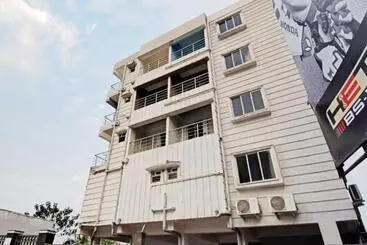 Otel Goroomgo Royal Galaxy Newtown Kolkata