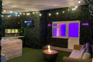 ペンション The Urban Hideaway