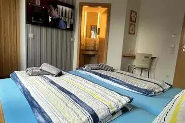 Majatalo Ferienunterkunft Mit 4 Doppelzimmern In Einbeck!!