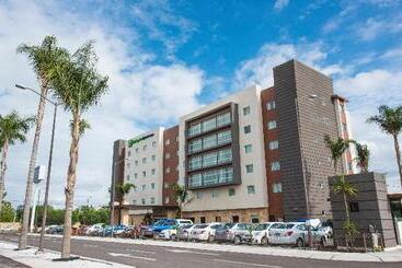 هتل Holiday Inn Express And Suites Celaya, An Ihg