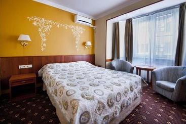 Novy Bereg Hotel Yacht Club