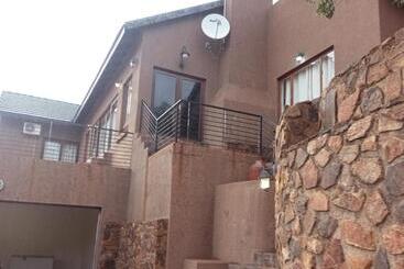 Auberge Hôtelière Thuto Centre Conferencing & Bush Lodge