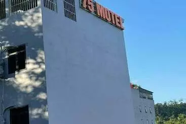 تختخواب و صبحانه 75 Motel