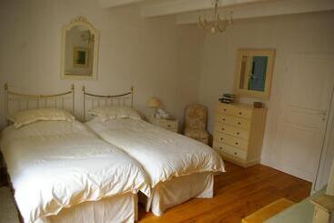 ベッドアンドブレックファースト L Ancienne Forge 27 Rue De La Crèche Bourg Born