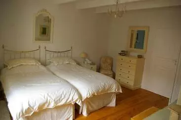 ベッドアンドブレックファースト L Ancienne Forge 27 Rue De La Crèche Bourg Born