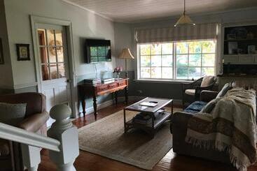 Hawk S Nest Bed & Breakfast