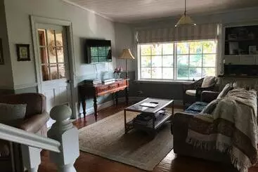 Hawk S Nest Bed & Breakfast