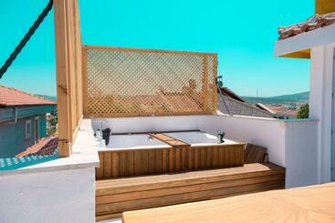 Hotel Tek Han Alacati