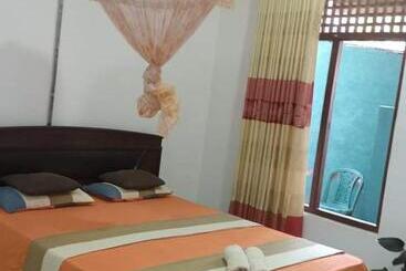 Pensió Dinimuthu Rest Inn