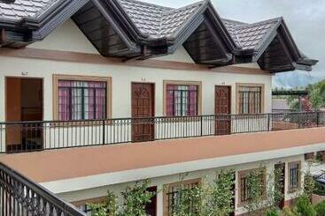 Hotel Reddoorz @ Solid Rock Guest House Baler