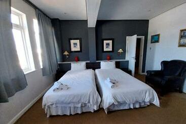 펜션 Arkenstone Frys Guesthouse And Restaurant