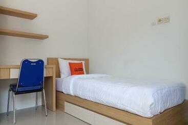 בית מלון כפרי Koolkost Female Syariah Near Universitas Ahmad Dahlan Kampus 3 Minimum Stay 30 Nights