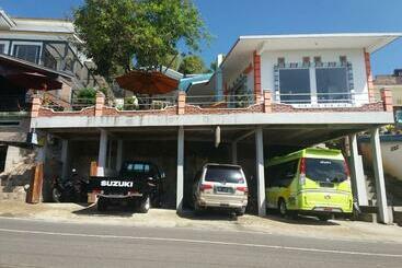 פנסיון Bintang Bungalow Tour & Travel