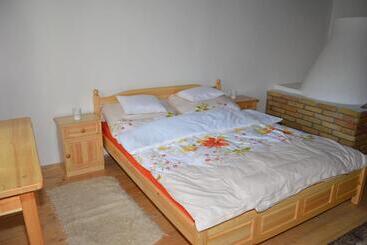 פנסיון Cicahegy Vendégház