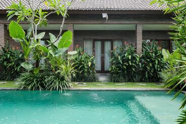 膳宿费 The Kumpi Bali By The Lavana