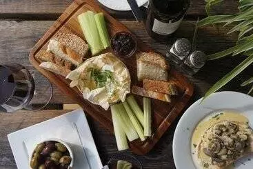 בית מלון כפרי Castle Inn