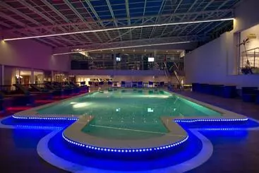 Cloud Hotel & Suites