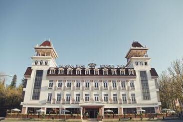 هتل Tskaltubo Plaza