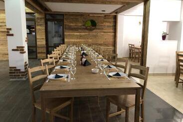 Domeniul Valea Lupilor  Pensiunea Valea Cu Struti