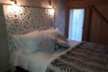 ペンション Les Chalets De Ludran