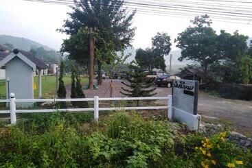 Hotel บ้านไม้หอมบูติค สวนผึ้ง