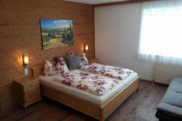 Biobauernhof Und Ferienhaus Riederbauer