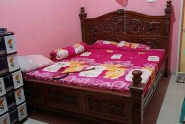 בית מלון כפרי Oyo Homes 91121 Desa Wisata Kotabatu Danau Ranau