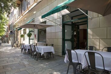 هتل Les Voyageurs