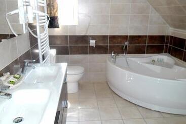 호텔 Hôtel Restaurant Les Collines