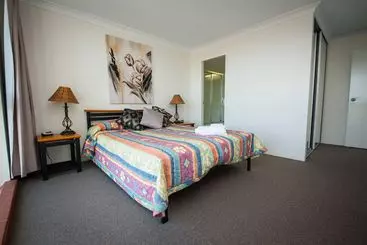 Broadwater Shores Waterfront Apartments