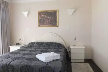 Broadwater Shores Waterfront Apartments