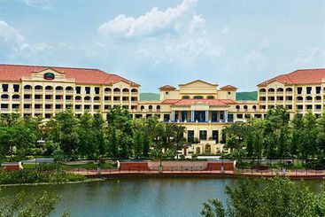 בית מלון כפרי Courtyard By Marriott Boluo