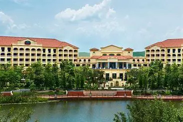 בית מלון כפרי Courtyard By Marriott Boluo