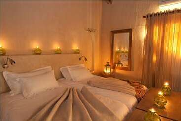 ホテル Emanya At Etosha Game Lodge