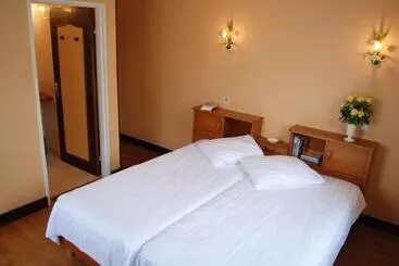 ベッドアンドブレックファースト Auberge Des Ruines De Merle