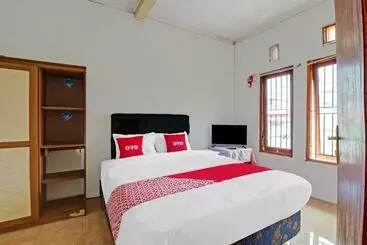 Hotel Oyo 90815 Guest House Putri Sariwangi Syariah