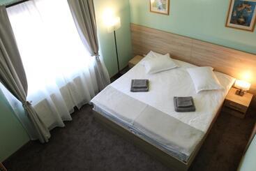 بنسيون Livada De Zmeura